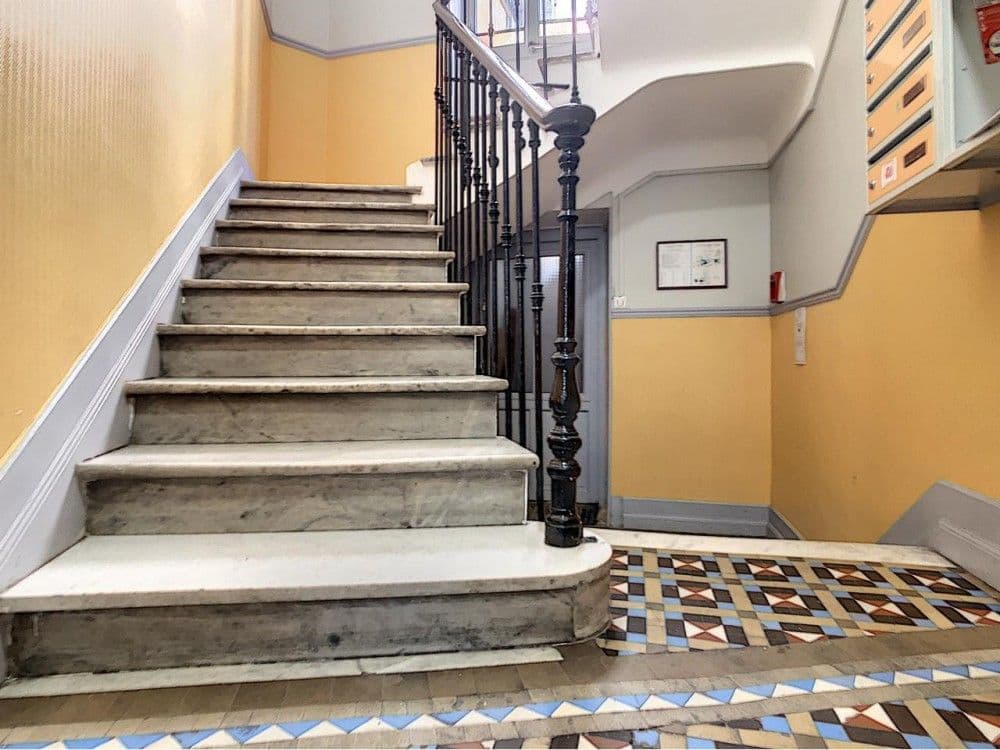 Staircase with cement-tiled floor in the building, 1-bedroom apartment in the Port, Nice