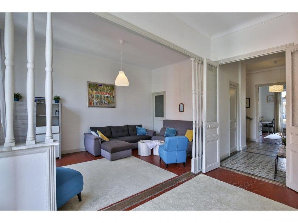 Living room with corner sofa and glazed double doors, 2-bedroom apartment in the Port, Nice