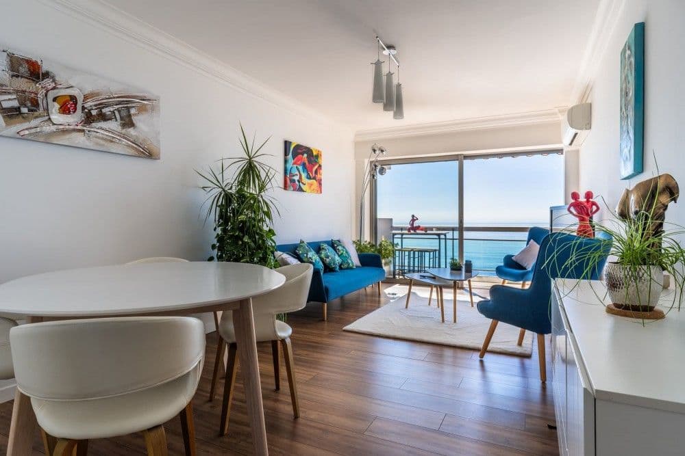 Living and dining room with sea view, 2-bedroom apartment in Cagnes-sur-Mer