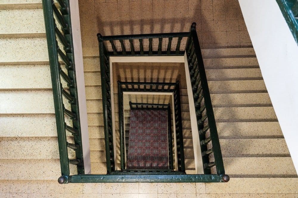 Spiral stairwell with green iron banister, 2-bedroom apartment in the Old Town, Nice