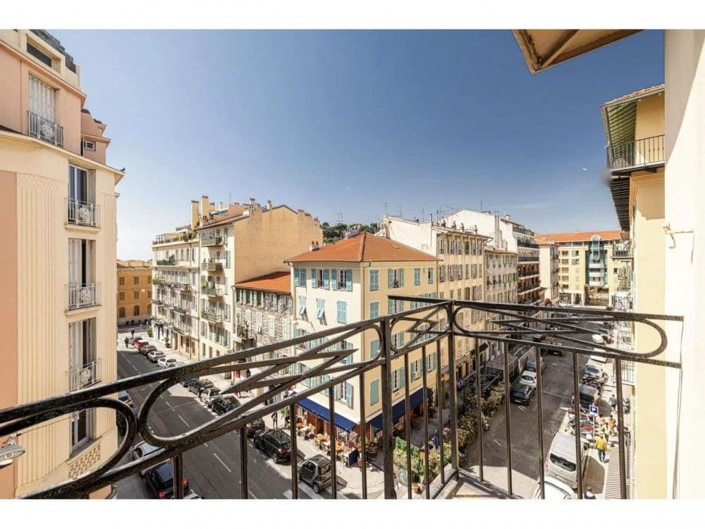 Balcony with wrought-iron railing overlooking the Port neighbourhood, 2-bedroom apartment in the Port, Nice