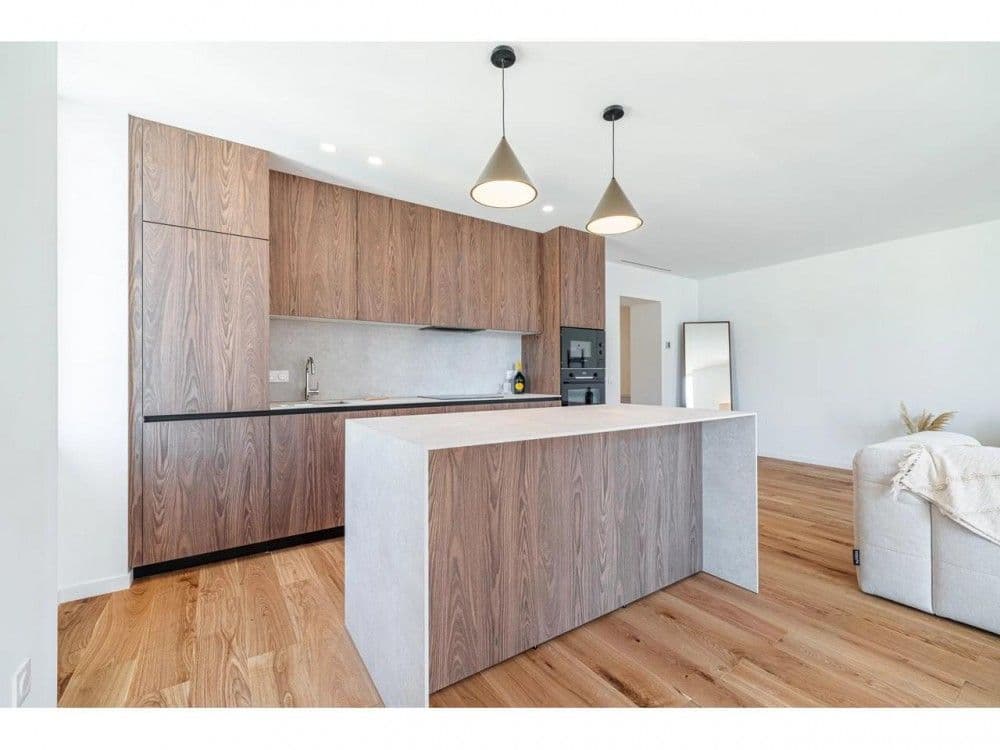 Kitchen with island and pendant lights, 2-bedroom apartment in the Port, Nice