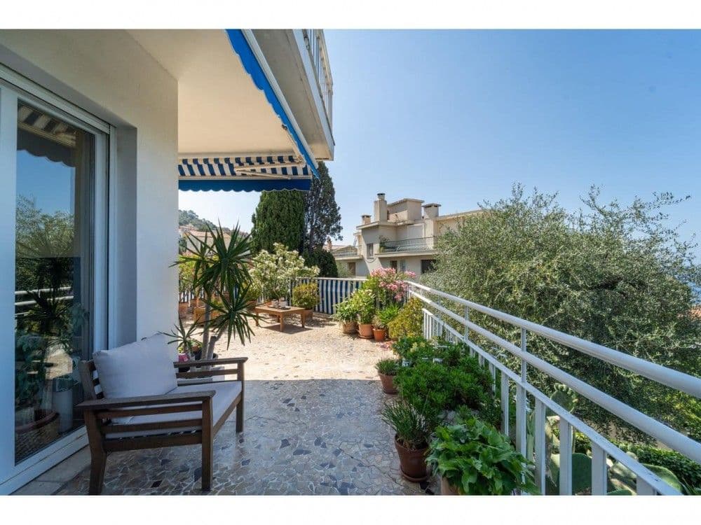 Terrace with planters and a view over the trees, 2-bedroom apartment in Mont Boron, Nice