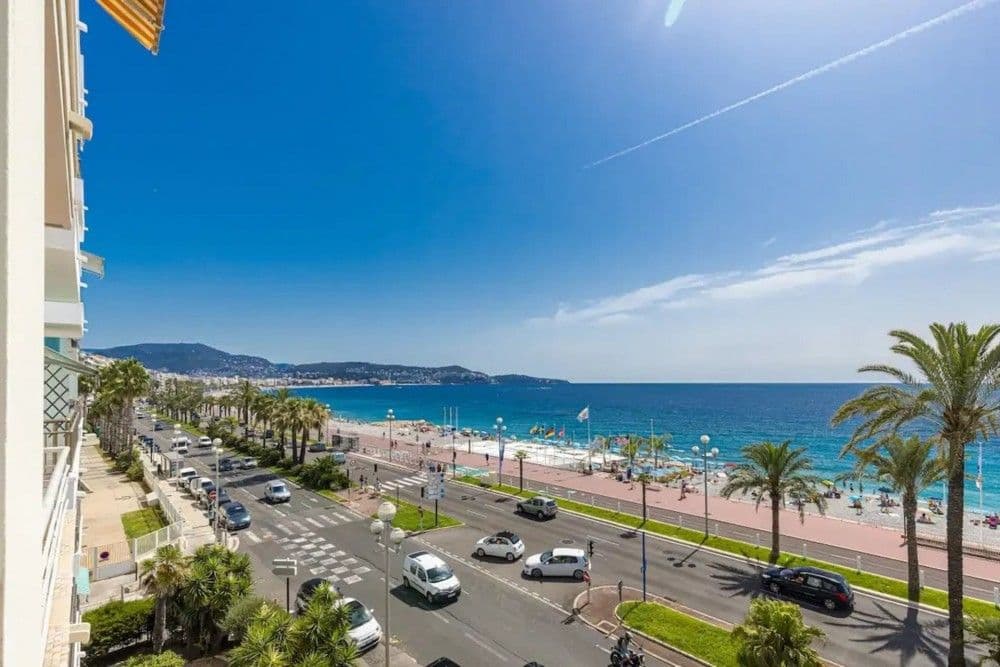 View along the Promenade des Anglais and the Baie des Anges, 2-bedroom apartment in the Promenade des Anglais, Nice