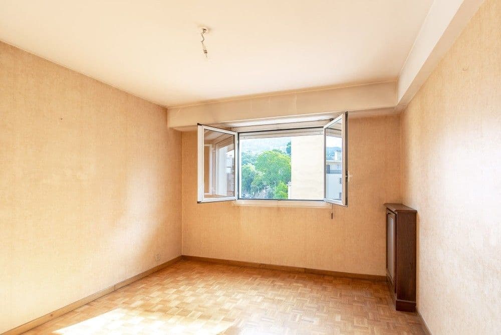 Bedroom with parquet floor and window onto trees, 2-bedroom apartment in the Port, Nice