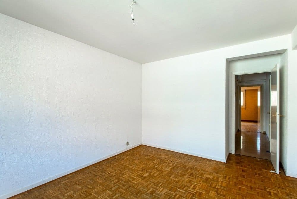 Bedroom with parquet floor and doorway, 2-bedroom apartment in the Port, Nice