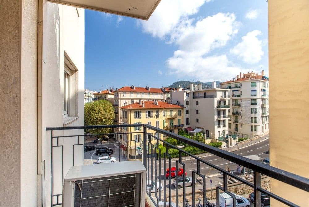 Balcony view over the street to the hills, 2-bedroom apartment in the Port, Nice