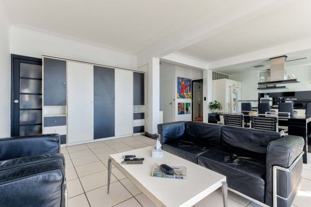Living room with leather sofas and fitted storage, 1-bedroom apartment in Mont Boron, Nice