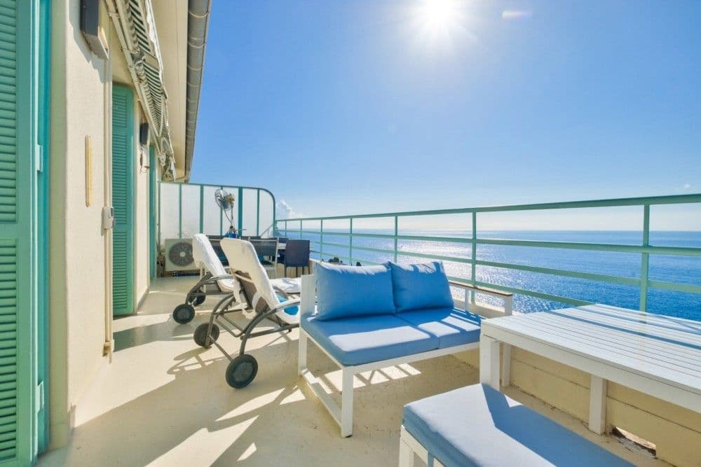 Terrace with lounge seating facing the sea, 1-bedroom apartment in Mont Boron, Nice