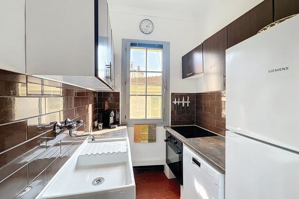 Kitchen with ceramic sink and window, 3-bedroom apartment in the Old Town, Nice