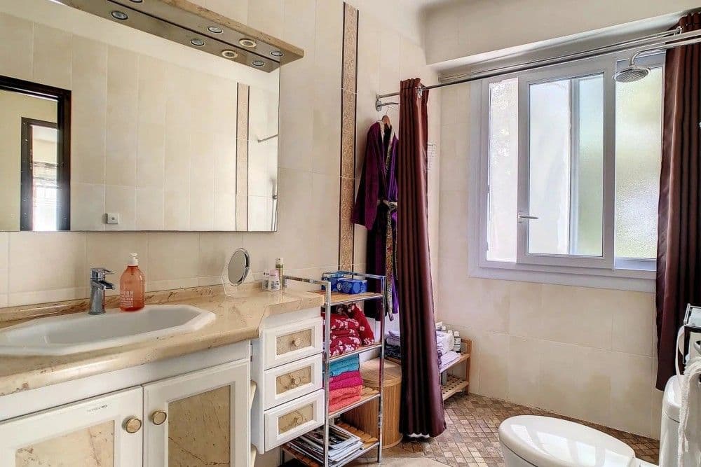 Bathroom with vanity unit and window, 1-bedroom apartment in Mont Boron, Nice