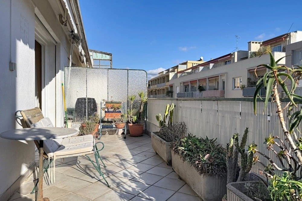Terrace with plants and seating, 1-bedroom apartment in the Musicians’ Quarter, Nice