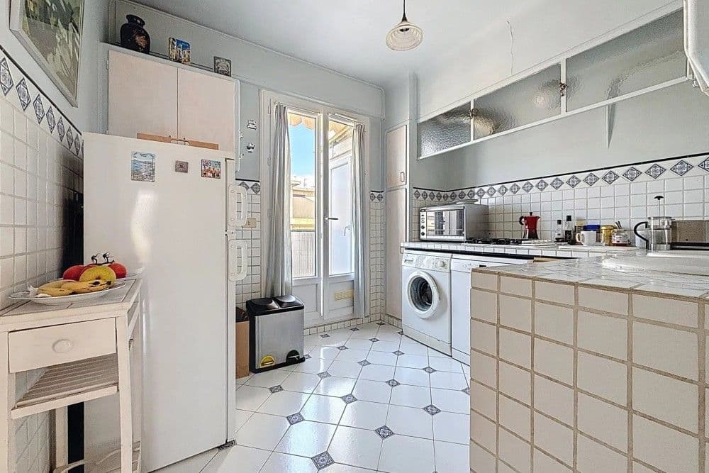 Kitchen with white tiles and French window, 1-bedroom apartment in the Musicians’ Quarter, Nice