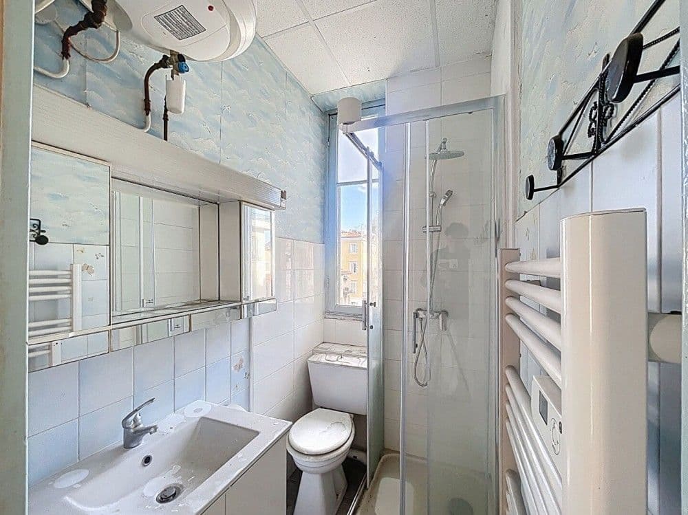 Shower room with glass enclosure, 1-bedroom apartment in the Carré d’Or, Nice