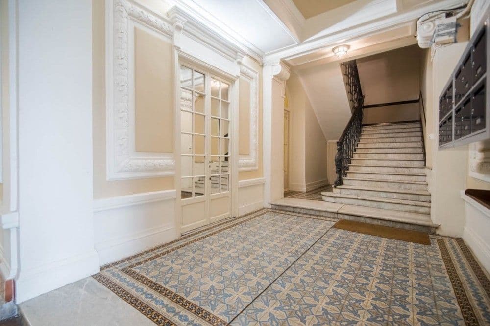 Belle Époque entrance hall with mosaic floor and marble staircase, 4-bedroom apartment in central Nice