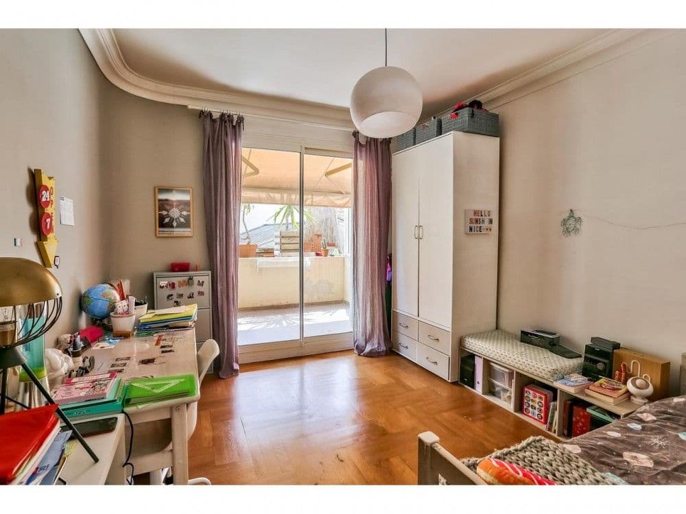 Bright bedroom with parquet floor, wardrobe and doors to the terrace, 2-bedroom apartment in the Port, Nice