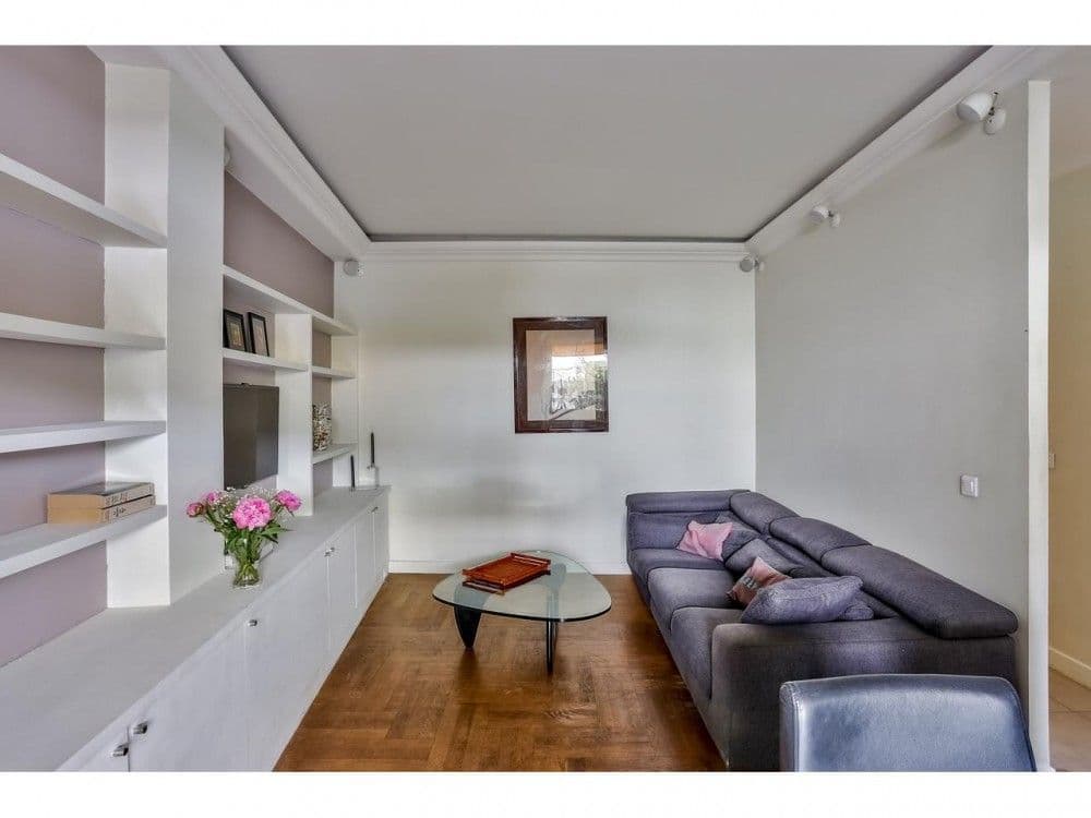 Sitting room with built-in shelving, grey sofa and parquet floor, 2-bedroom apartment in the Port, Nice