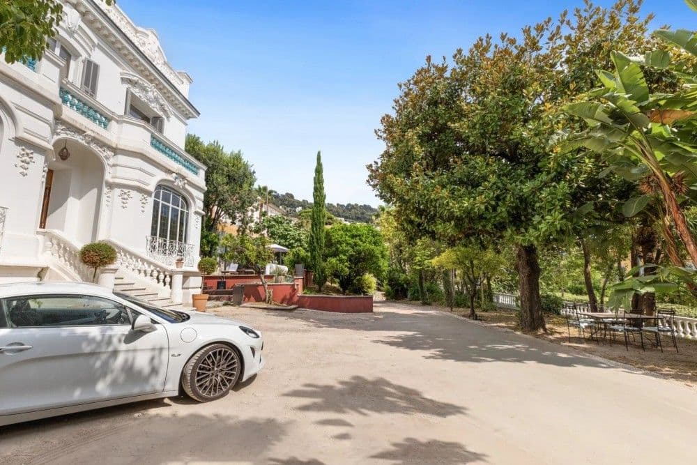 Driveway and gardens beside the villa, 4-bedroom villa in Mont Boron, Nice