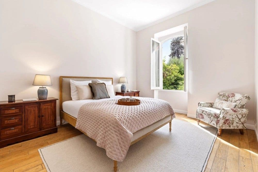 Bedroom with antique chest of drawers and window onto the garden, 4-bedroom villa in Mont Boron, Nice