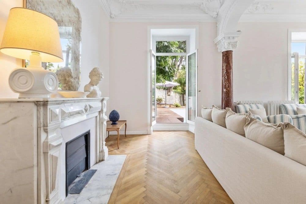 Salon with marble fireplace and doors to the garden, 4-bedroom villa in Mont Boron, Nice