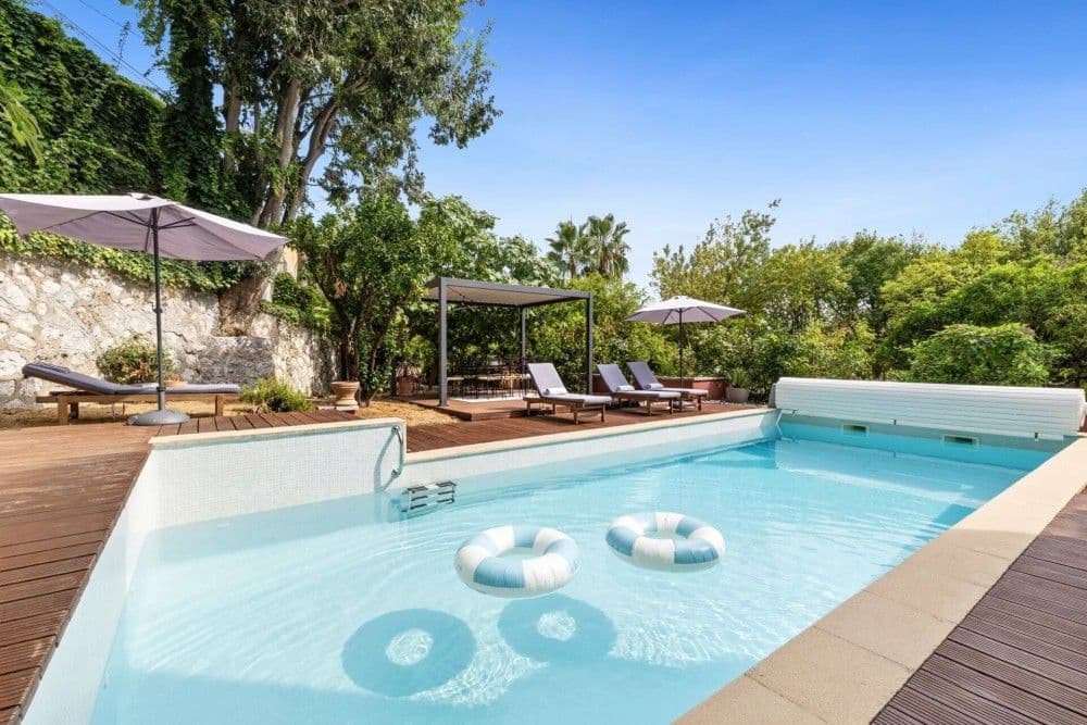 Pool and garden with sun loungers, 4-bedroom villa in Mont Boron, Nice