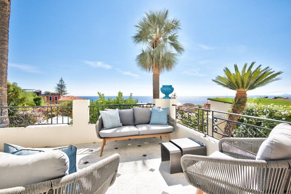Terrace lounge with sofas and a view of the sea, 4-bedroom villa in Mont Boron, Nice