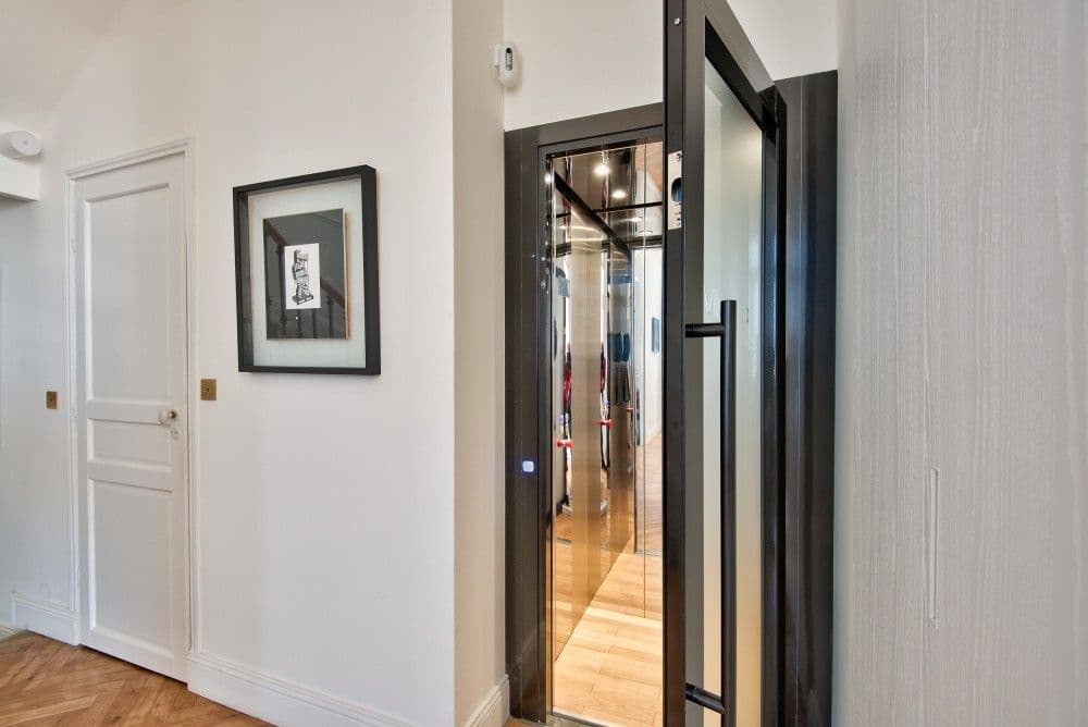 Hallway with lift and panelled doors, 4-bedroom villa in Mont Boron, Nice