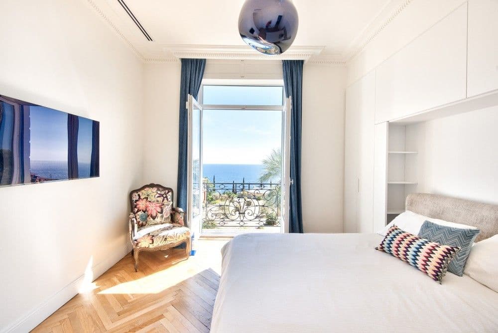 Bedroom with French window and sea view, 4-bedroom villa in Mont Boron, Nice