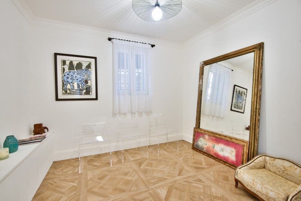 Room with parquet floor, gilt mirror and window, 4-bedroom villa in Mont Boron, Nice