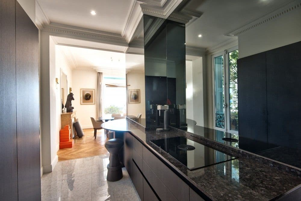 Kitchen with black granite worktop and terrazzo floor, 4-bedroom villa in Mont Boron, Nice