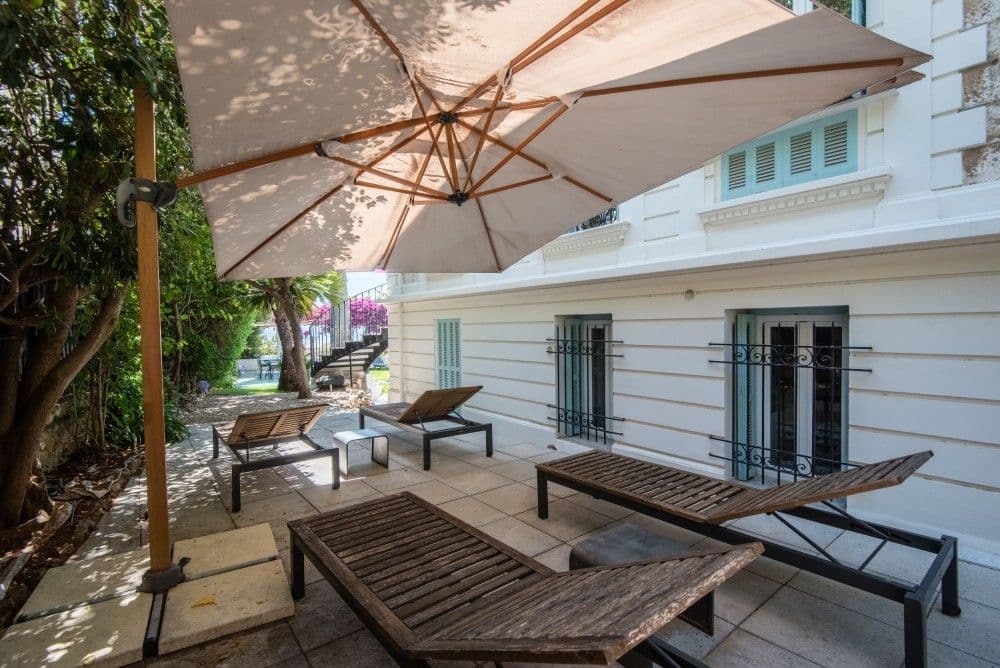 Shaded patio with sun loungers beside the villa, 4-bedroom villa in Mont Boron, Nice