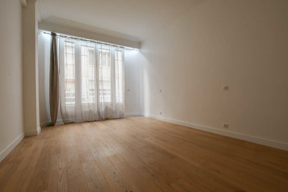 Bedroom with tall windows, sheer curtains and oak floor, 3-bedroom apartment in the Promenade des Anglais, Nice