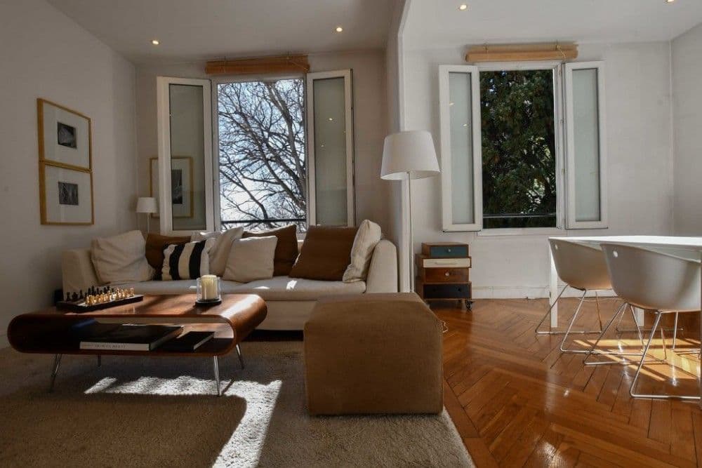 Living room with sofa, coffee table and dining area, 1-bedroom apartment in the Port, Nice