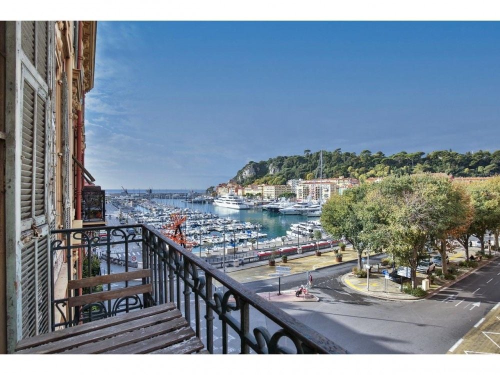 Balcony with wrought-iron railing overlooking the harbour, 2-bedroom apartment in the Port, Nice
