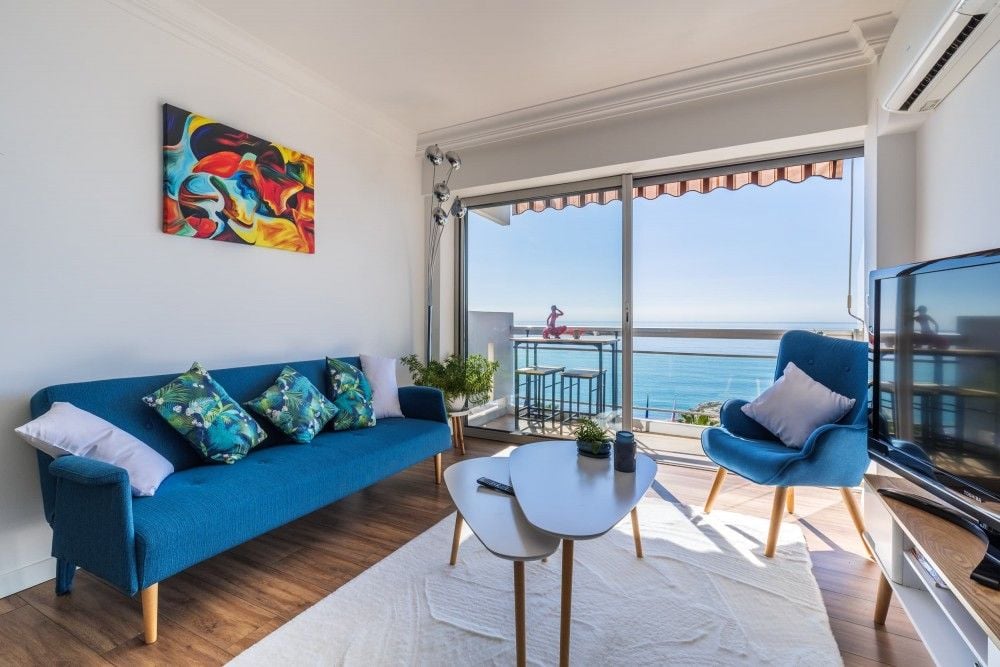 Living room with sea view through floor-to-ceiling windows, 2-bedroom apartment in Cagnes-sur-Mer