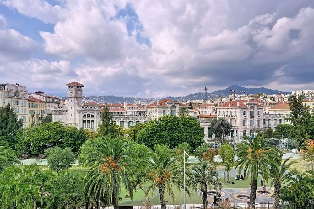 View over the palm trees of a city garden to the hills, 3-bedroom apartment in the Old Town, Nice