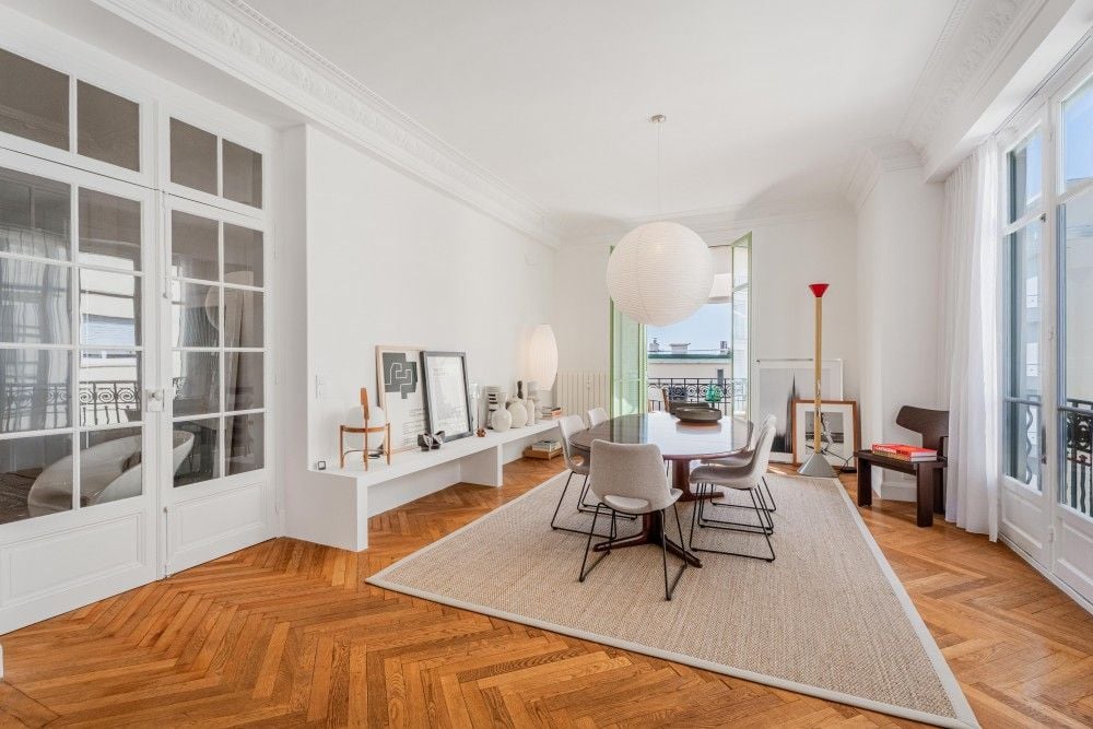 Long reception room with herringbone parquet and tall windows, 3-bedroom apartment in the Promenade des Anglais, Nice