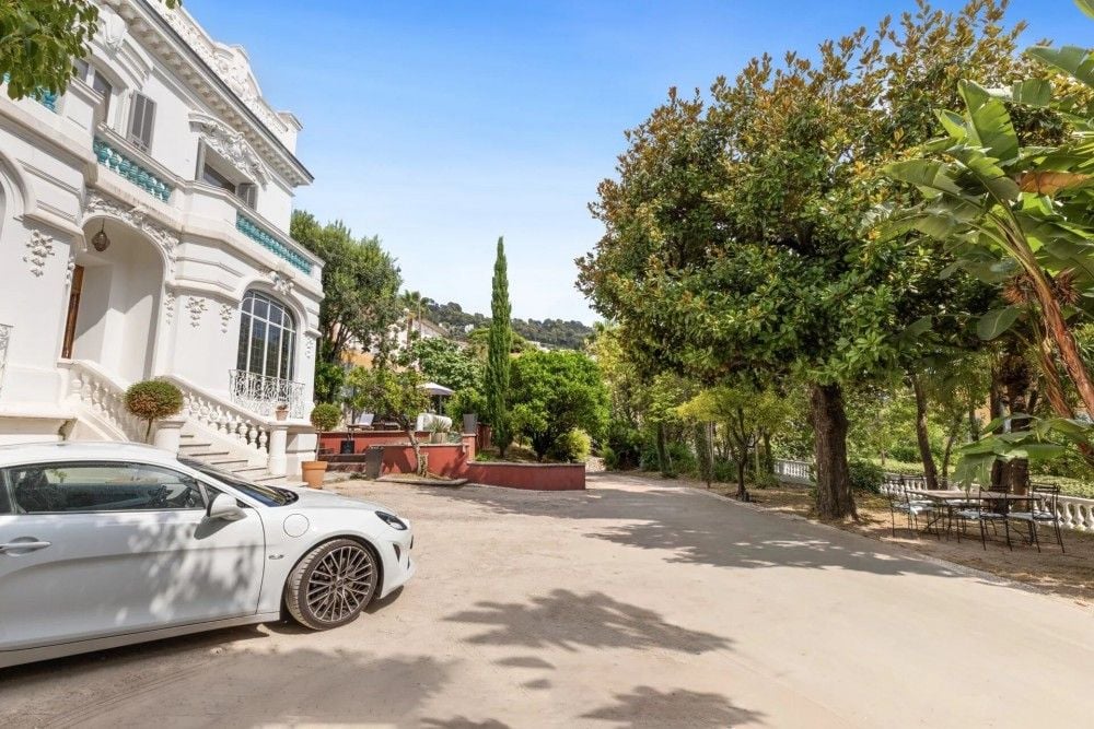 Driveway and gardens beside the villa, 4-bedroom villa in Mont Boron, Nice