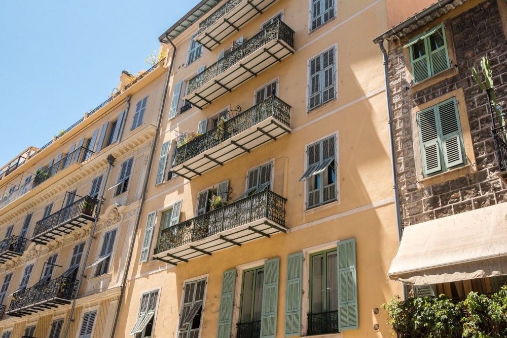 Ochre Belle Époque façades with wrought-iron balconies, 2-bedroom apartment in the Port, Nice