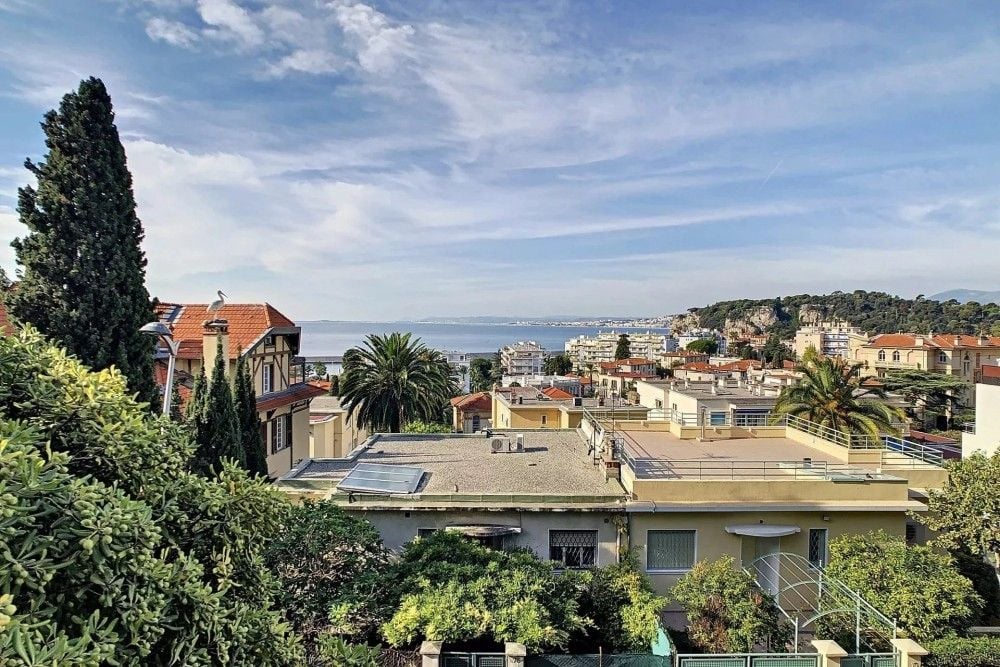 View over gardens and villas to the sea from Mont Boron, 1-bedroom apartment in Mont Boron, Nice