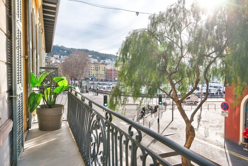 Balcony with wrought-iron railing overlooking the Port and the hills, 2-bedroom apartment in the Port, Nice