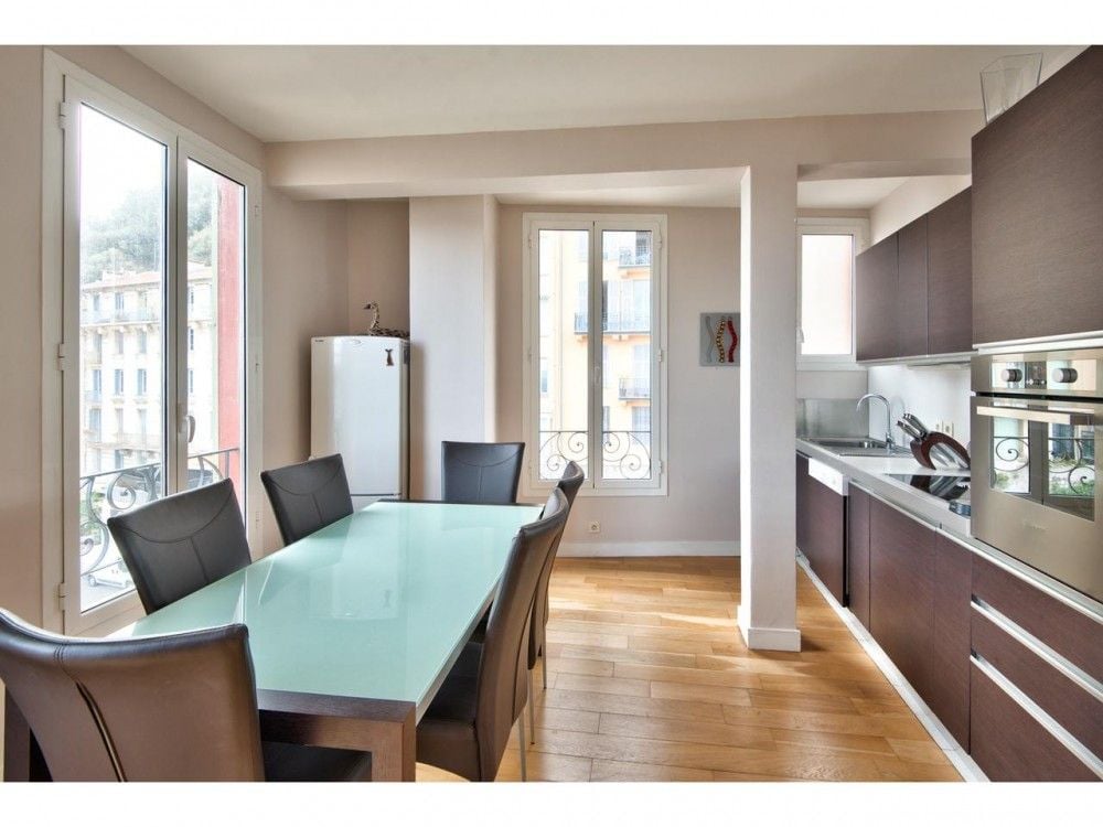Dining area with glass table and open kitchen, 1-bedroom apartment in the Port, Nice