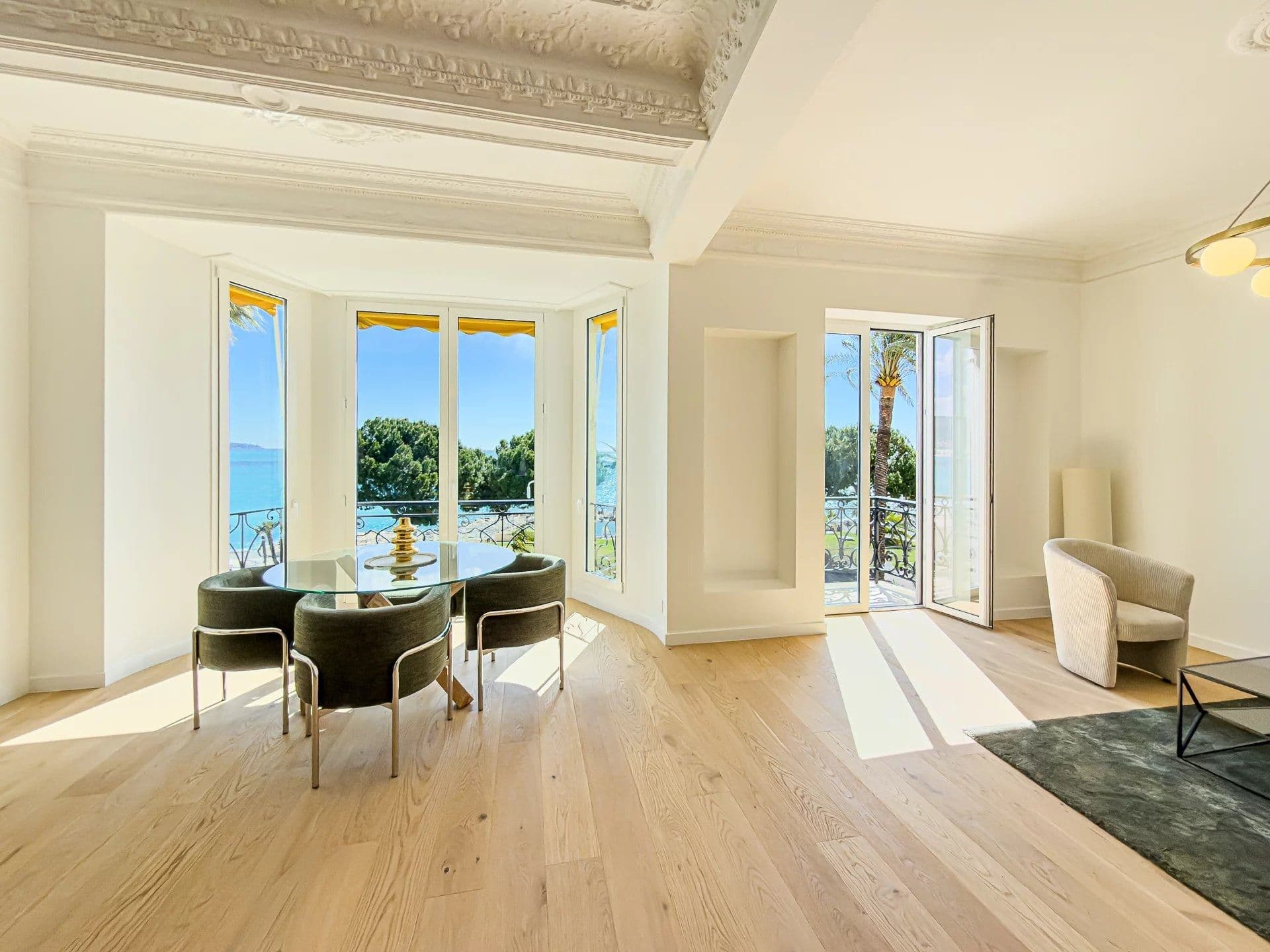 Living room 4