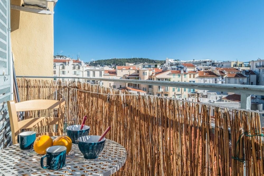 Balcony with breakfast table and a view over the rooftops, 1-bedroom apartment in the Carré d’Or, Nice