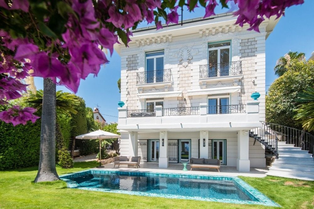 Belle Époque villa with a swimming pool, lawn and bougainvillea, 4-bedroom villa in Mont Boron, Nice