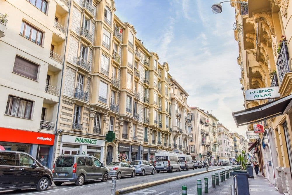 Street lined with Belle Époque buildings in the Carré d’Or, 2-bedroom apartment in the Carré d’Or, Nice