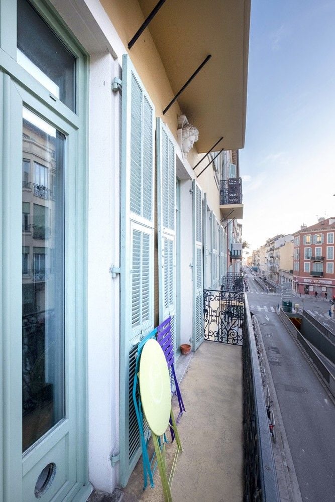 Long balcony with a view down the street, 3-bedroom apartment in the Port, Nice