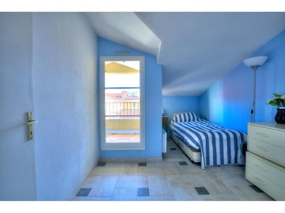 Bedroom with sloping ceiling and window, 2-bedroom apartment in the Old Town, Nice