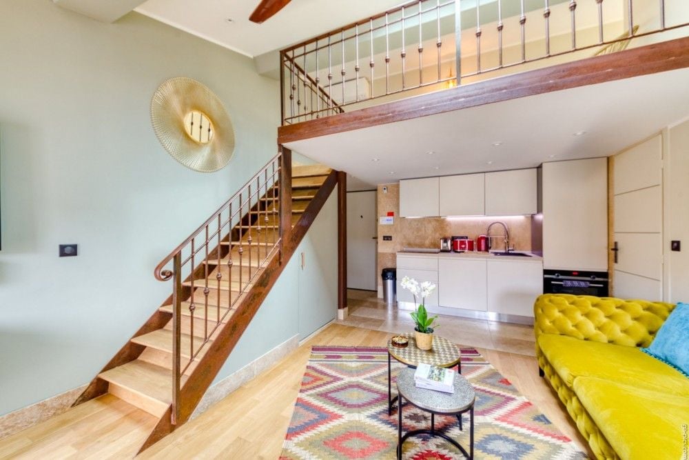 Living room with staircase to the mezzanine and open kitchen, 2-bedroom apartment in the Port, Nice