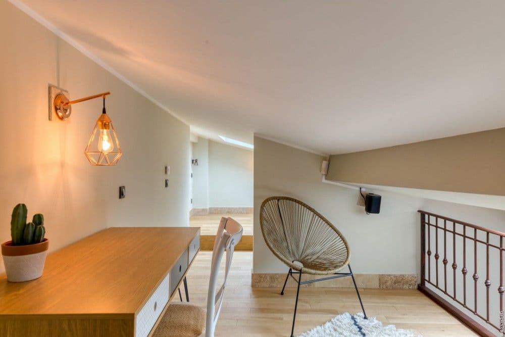 Mezzanine study with desk and armchair, 2-bedroom apartment in the Port, Nice